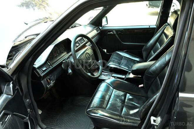 Mercedes E 250 1995, 340,000 km - 2.5 l - Bakı