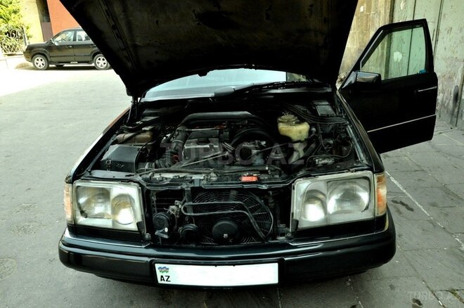 Mercedes E 250 1995, 340,000 km - 2.5 l - Bakı