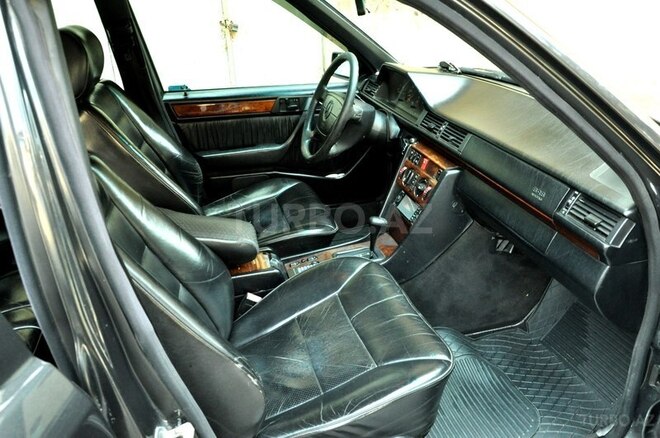 Mercedes E 250 1995, 340,000 km - 2.5 l - Bakı