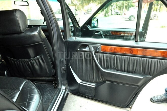 Mercedes E 250 1995, 340,000 km - 2.5 l - Bakı