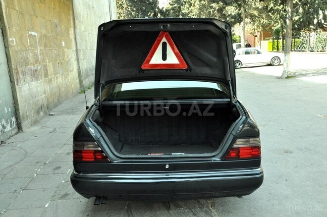 Mercedes E 250 1995, 340,000 km - 2.5 l - Bakı