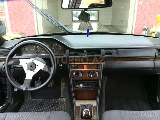 Mercedes E 230 1990, 230,000 km - 2.3 л - Şirvan