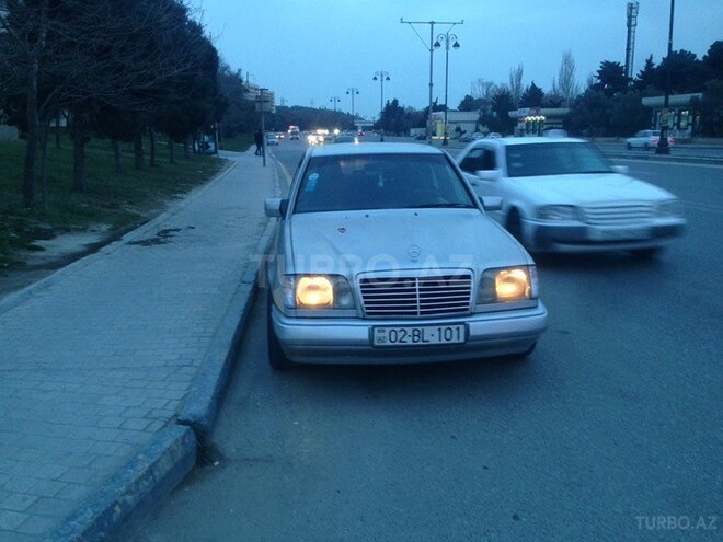 Mercedes E 200 1995, 411,000 km - 2.0 l - Bakı