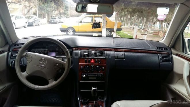 Mercedes E 240 2001, 210,300 km - 2.6 л - Bakı