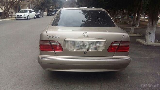 Mercedes E 240 2001, 210,300 km - 2.6 л - Bakı