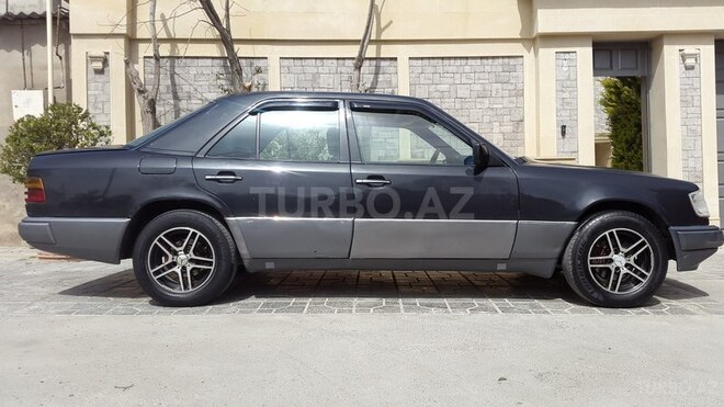 Mercedes E 300 1987, 300,000 km - 3.0 l - Bakı