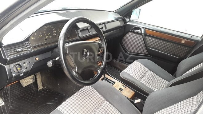 Mercedes E 300 1987, 300,000 km - 3.0 l - Bakı