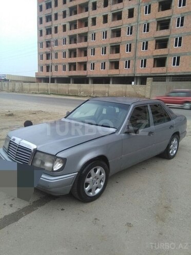 Mercedes E 260 1988, 328,000 km - 2.6 l - Sumqayıt
