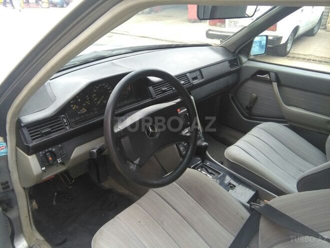 Mercedes E 260 1988, 328,000 km - 2.6 l - Sumqayıt