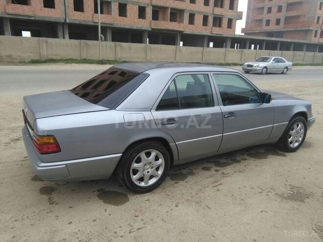 Mercedes E 260 1988, 328,000 km - 2.6 l - Sumqayıt