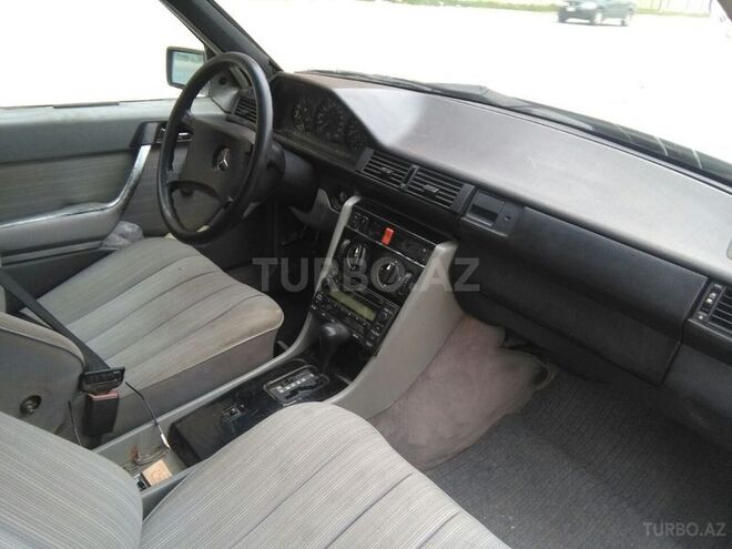 Mercedes E 260 1988, 328,000 km - 2.6 l - Sumqayıt