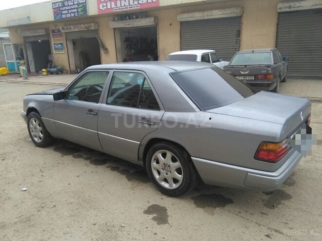Mercedes E 260 1988, 328,000 km - 2.6 l - Sumqayıt