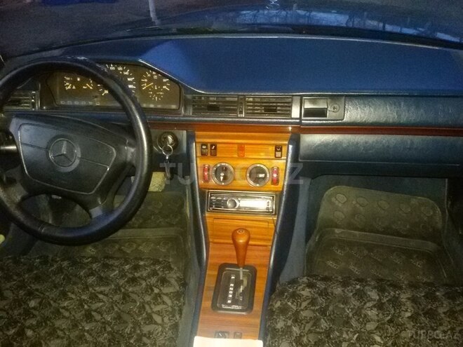 Mercedes E 250 1992, 370,000 km - 2.5 l - Bakı