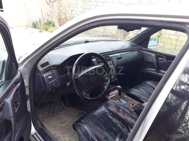 Mercedes E 230 1995, 385,900 km - 2.3 л - Bakı