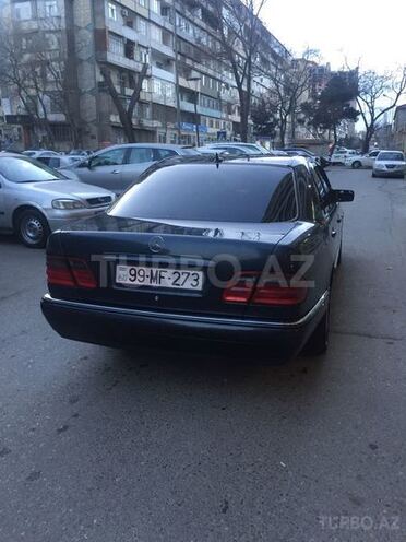 Mercedes E 230 1998, 284,000 km - 2.3 l - Bakı