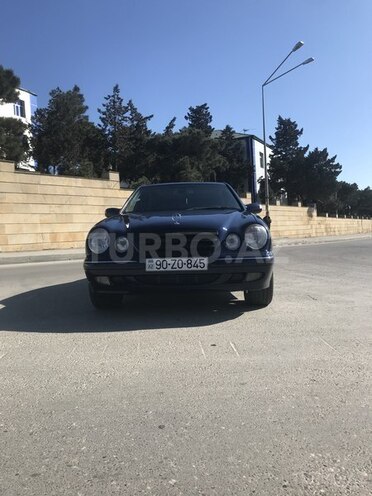 Mercedes E 220 1999, 317,900 km - 2.2 l - Bakı