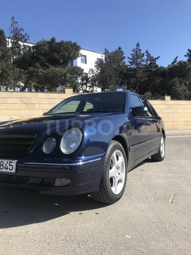 Mercedes E 220 1999, 317,900 km - 2.2 l - Bakı