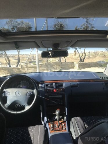 Mercedes E 220 1999, 317,900 km - 2.2 l - Bakı