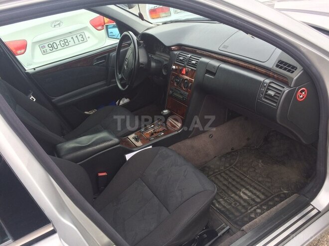 Mercedes E 240 1999, 319,000 km - 2.4 l - Bakı