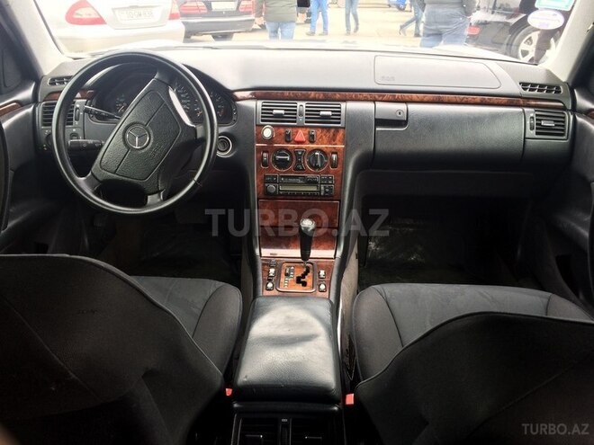 Mercedes E 240 1999, 319,000 km - 2.4 l - Bakı