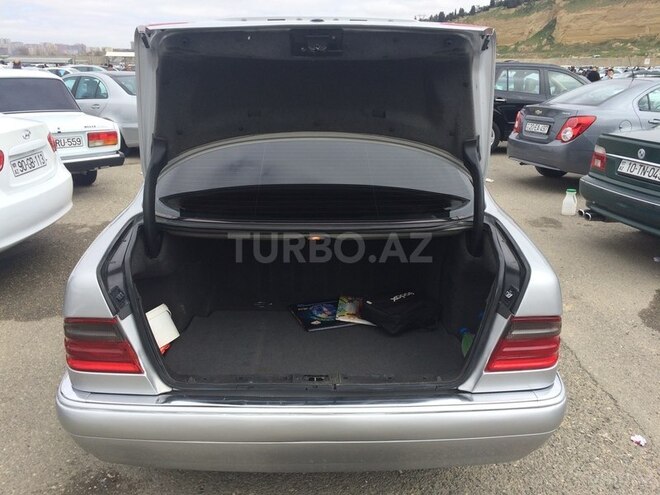 Mercedes E 240 1999, 319,000 km - 2.4 l - Bakı