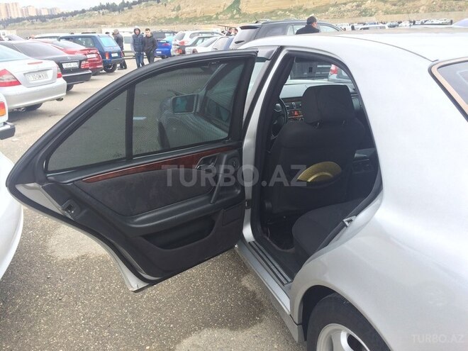 Mercedes E 240 1999, 319,000 km - 2.4 l - Bakı