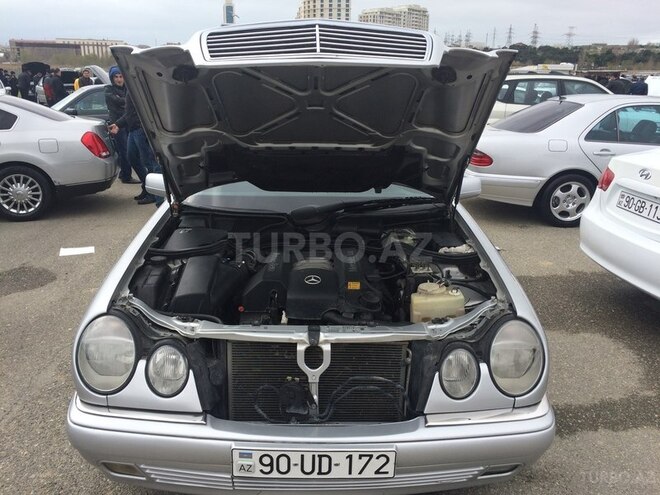 Mercedes E 240 1999, 319,000 km - 2.4 l - Bakı