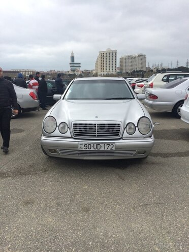 Mercedes E 240 1999, 319,000 km - 2.4 l - Bakı