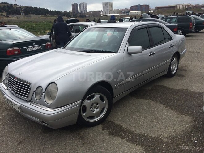 Mercedes E 240 1999, 319,000 km - 2.4 l - Bakı