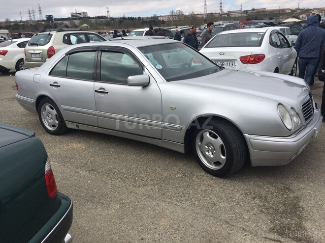 Mercedes E 240 1999, 319,000 km - 2.4 l - Bakı