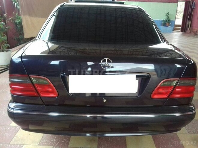 Mercedes E 260 2000, 207,000 km - 2.6 л - Tovuz