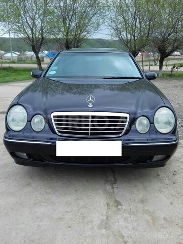 Mercedes E 260 2000, 207,000 km - 2.6 л - Tovuz