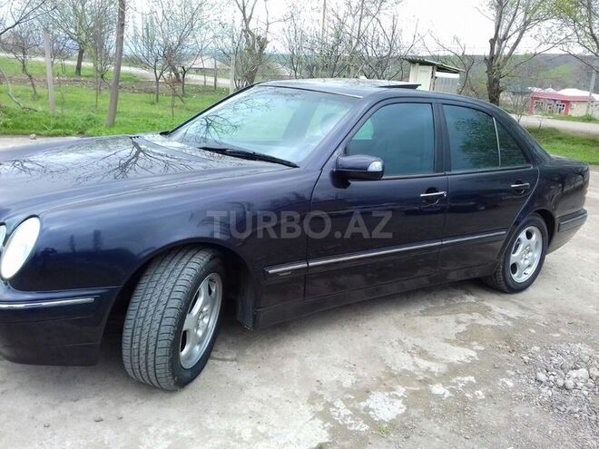 Mercedes E 260 2000, 207,000 km - 2.6 л - Tovuz