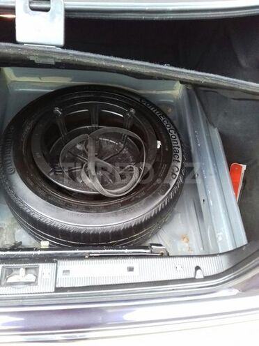 Mercedes E 260 2000, 207,000 km - 2.6 л - Tovuz