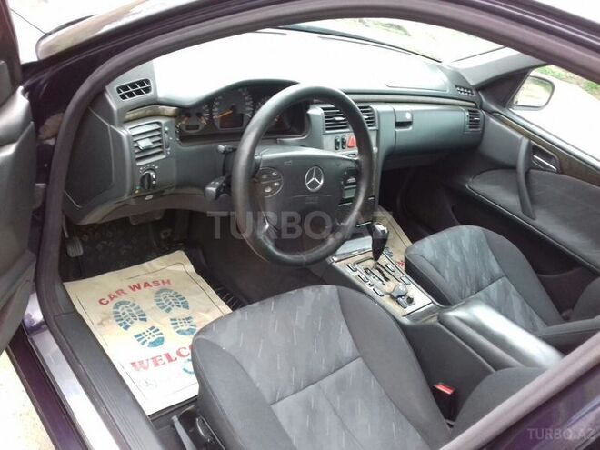 Mercedes E 260 2000, 207,000 km - 2.6 л - Tovuz