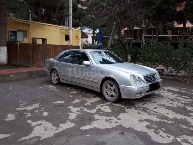 Mercedes E 220 2001, 351,000 km - 2.2 l - Bakı