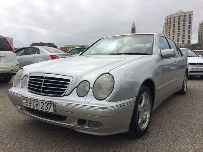 Mercedes E 220 2001, 351,000 km - 2.2 l - Bakı