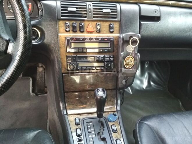 Mercedes E 300 1997, 250,000 km - 3.0 l - Bakı