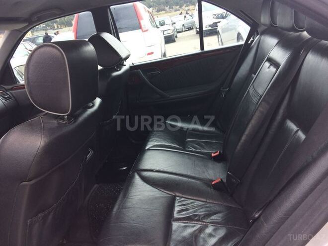 Mercedes E 220 2001, 351,600 km - 2.2 l - Bakı