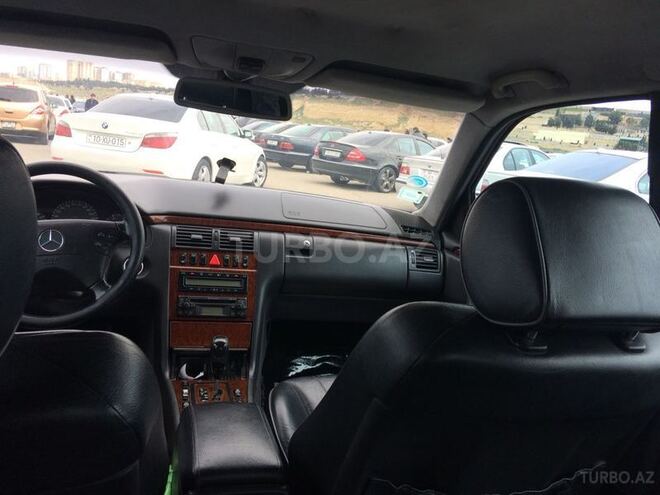 Mercedes E 220 2001, 351,600 km - 2.2 l - Bakı