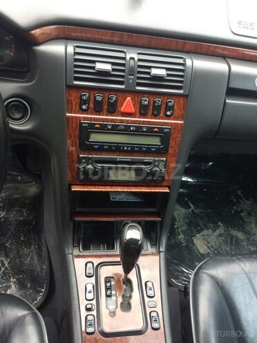 Mercedes E 220 2001, 351,600 km - 2.2 l - Bakı