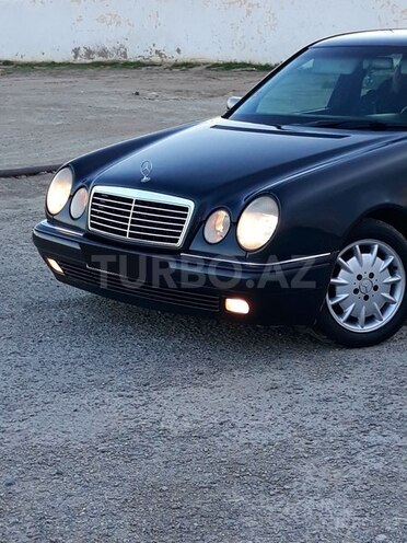 Mercedes E 240 1999, 268,000 km - 2.4 l - Bakı