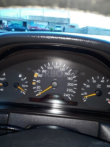 Mercedes E 240 1999, 268,000 km - 2.4 l - Bakı