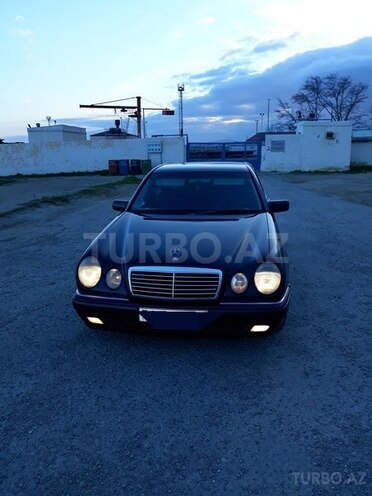 Mercedes E 240 1999, 268,000 km - 2.4 l - Bakı