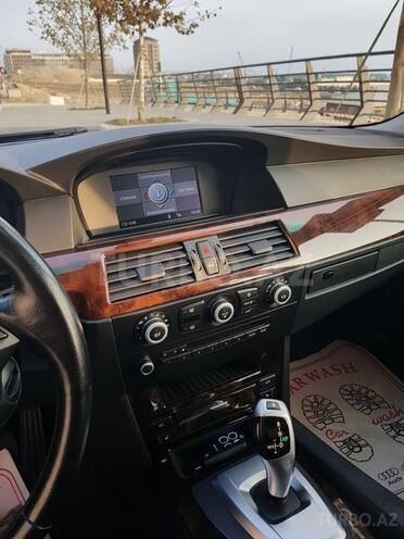 BMW 528 2008, 146,000 km - 0.3 л - Bakı