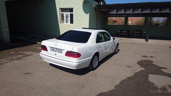 Mercedes E 240 2000, 258,345 km - 2.6 l - Göygöl