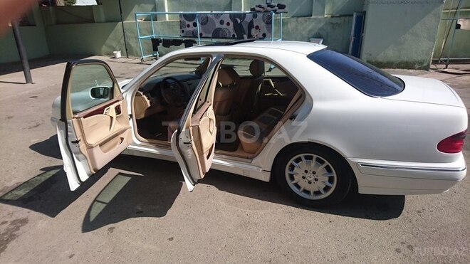 Mercedes E 240 2000, 258,345 km - 2.6 l - Göygöl