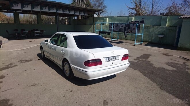 Mercedes E 240 2000, 258,345 km - 2.6 l - Göygöl