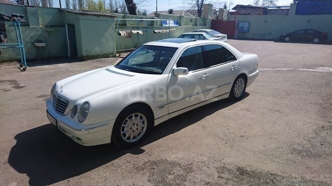 Mercedes E 240 2000, 258,345 km - 2.6 l - Göygöl