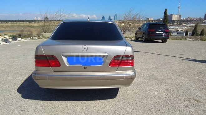 Mercedes E 240 2000, 208,000 km - 2.6 л - Bakı